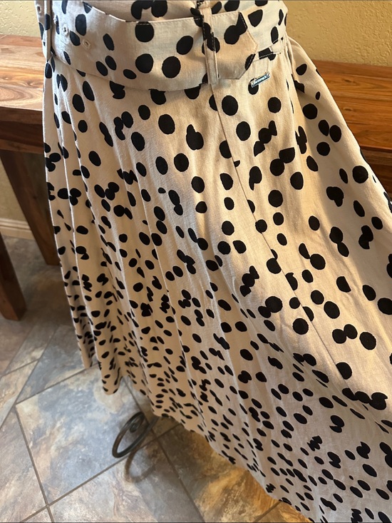 Tahari Dresses & Skirts - Tahari Skirt with Self Belt
